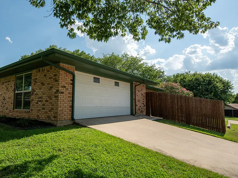1719 Sagebrush Trl — Photo 22