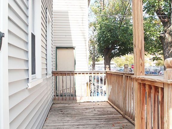 3rd image of 28 Vine St