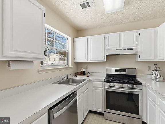 2nd image of 25 Willow Dr