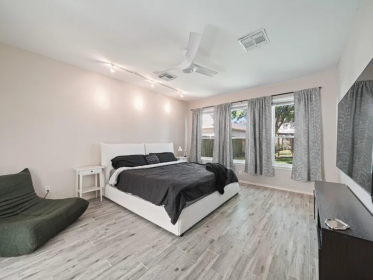 16322 Drystone Ln — Photo 10