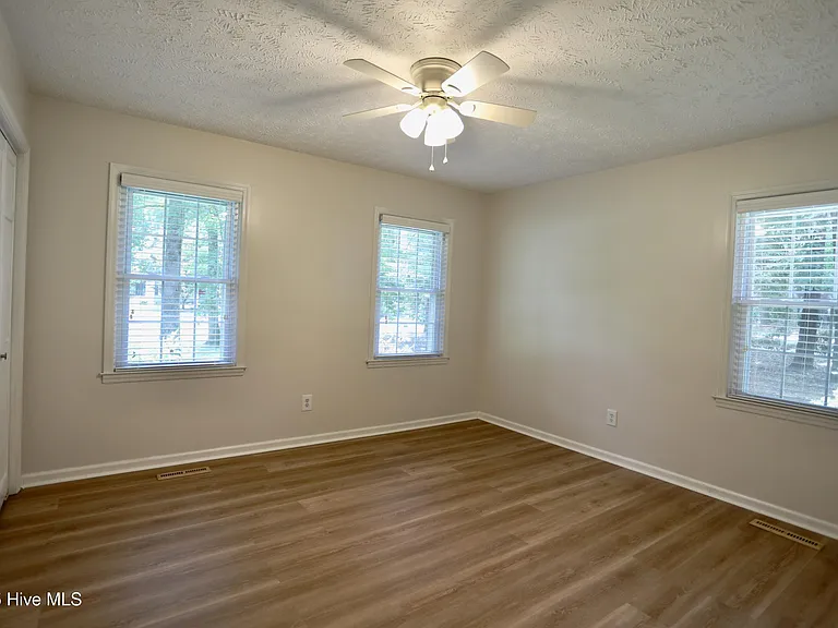 202 Haldane Dr — Photo 18