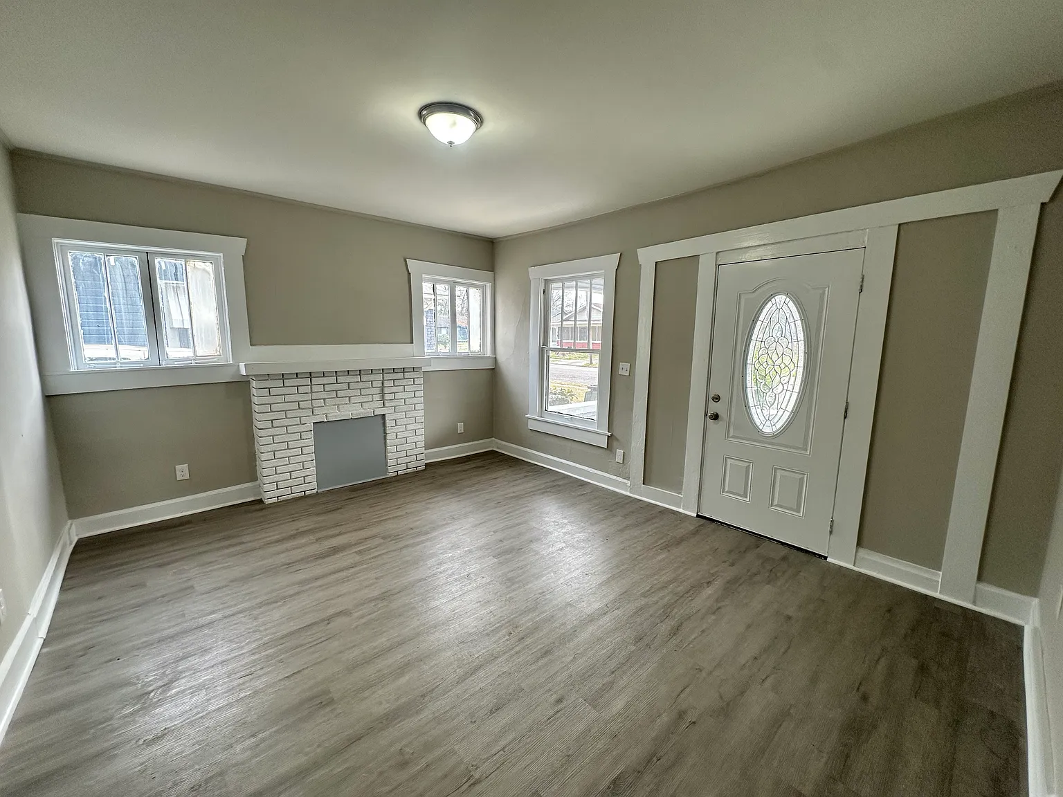 4 bed, 1334 sqft, $1,200 — Photo 2