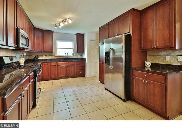 1st image of 211 8th Ave SE