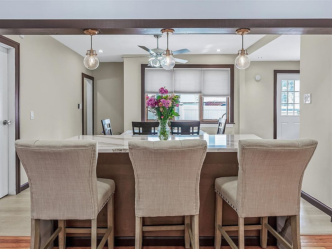 a.ページ 21908 38th Ave, Bayside, NY 11361 | Zillow