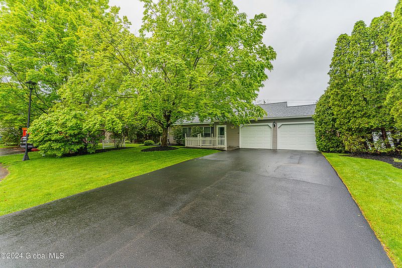 2nd image of 4 Willowbrook Lane
