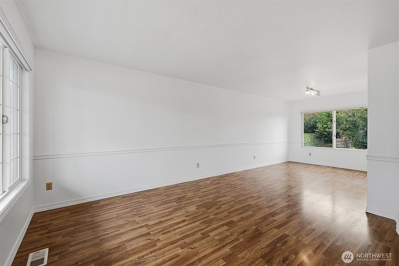 4th image of 7618 68th Street NE