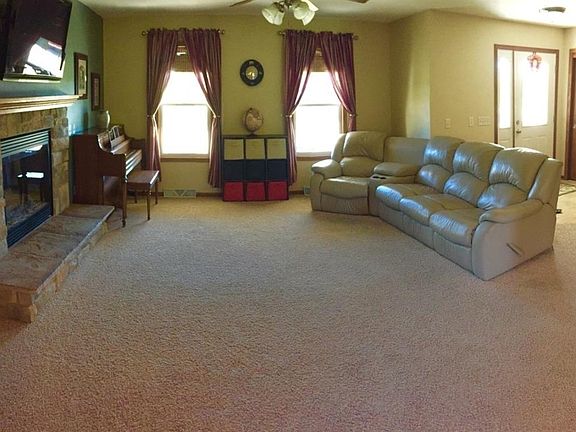 4th image of 211 Brewster Dr