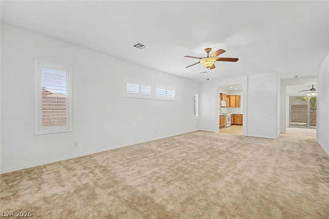 3 bed, 2.0 bath, 1726 sqft, $2,030 — Photo 4