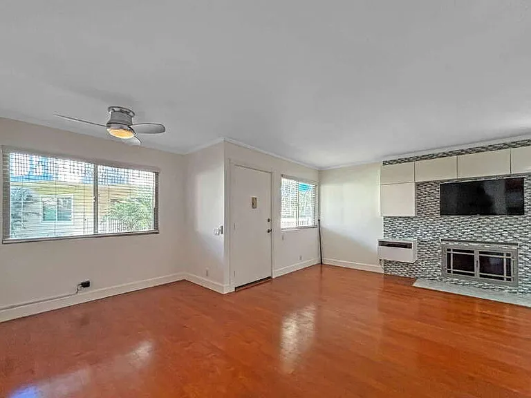 7422 Seastar Dr #4 — Photo 5