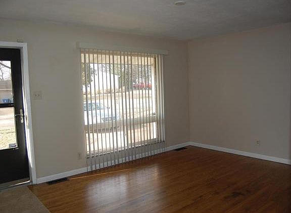 2nd image of 2838 Cherry Point Ln