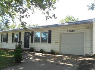2537 SW Amhurst Rd, Topeka, KS 66614