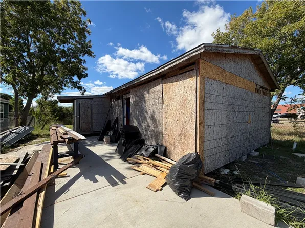 2821 Nogales St, Corpus Christi, TX 78405