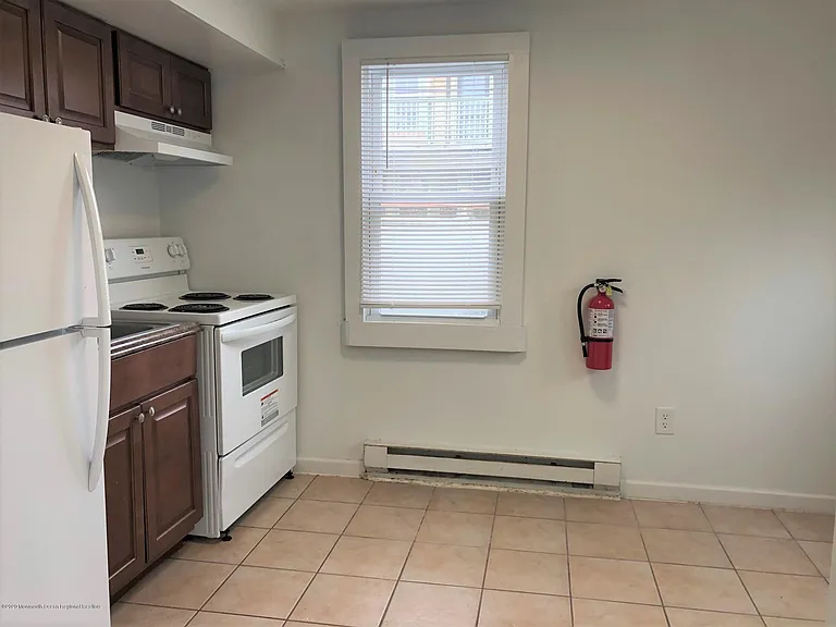 90 Asbury Ave — Photo 5