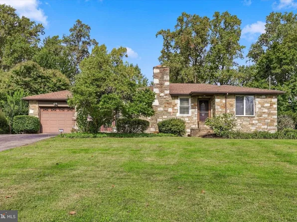 711 Stratford Dr, Philadelphia, PA 19115