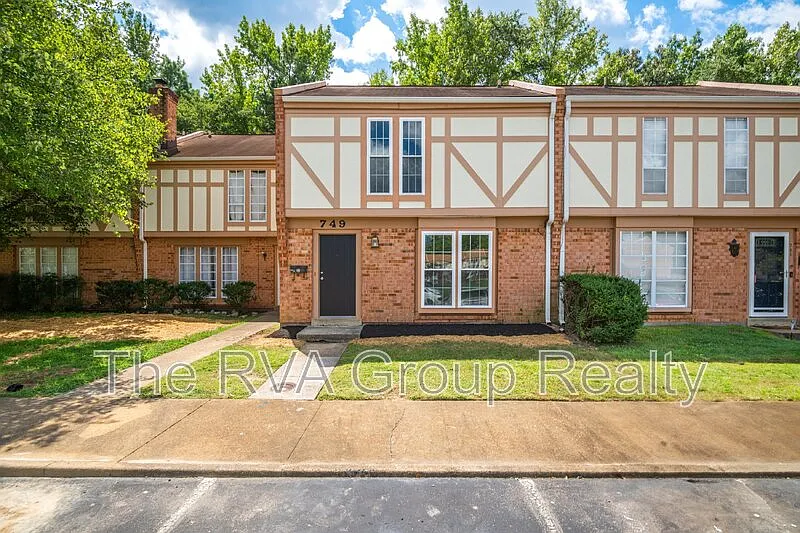 749 Pleasant St