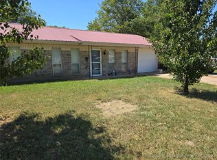 522 S Maple St, Nowata, OK 74048
