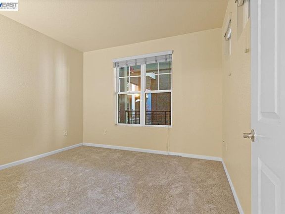 3rd image of 1121 40th St APT 4201