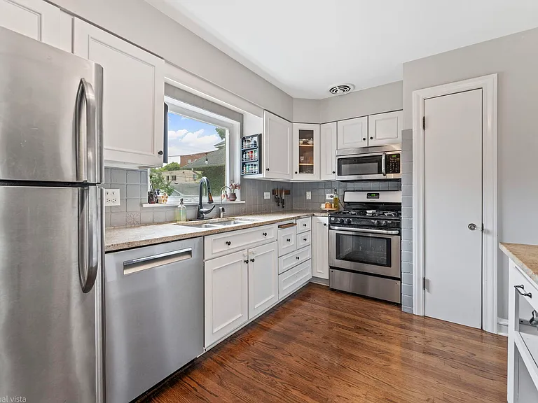759 Laurel Ave — Photo 11