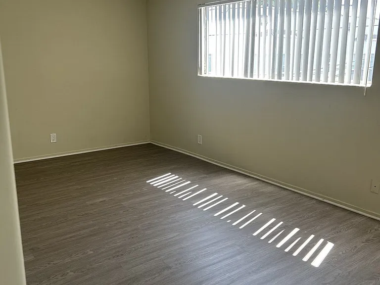6214 Victoria Ave — Photo 12