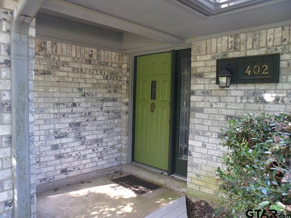 4th image of 402 Elaine St