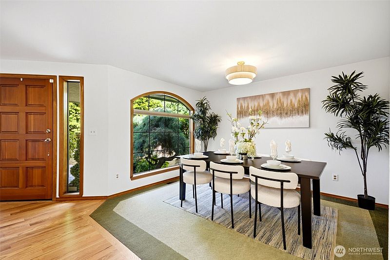 5th image of 4006 Moody Place