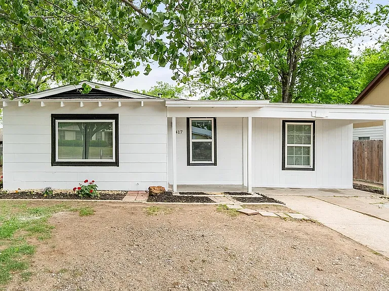 1417 Hamsted St — Photo 3