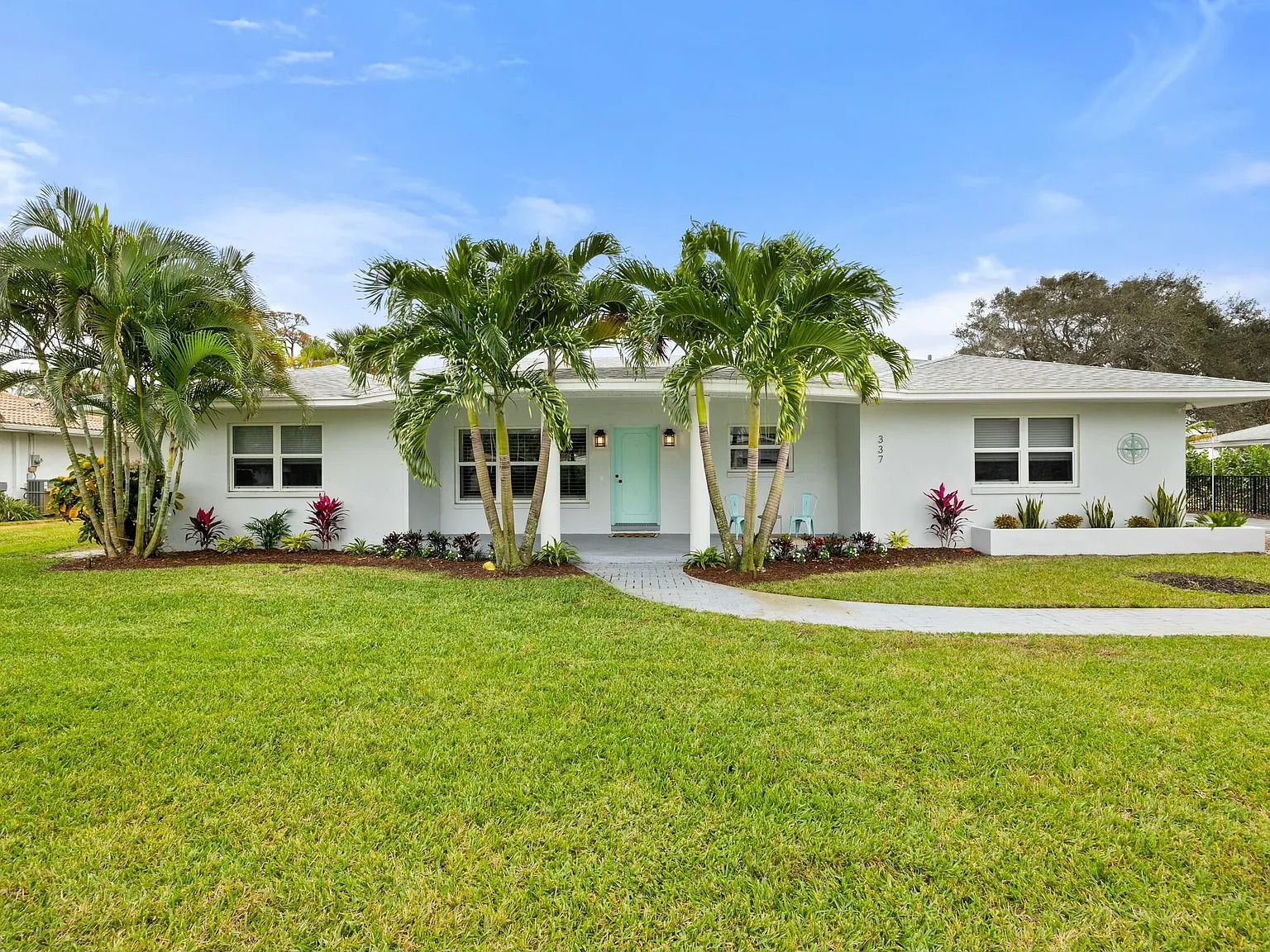 3 bed, 2.0 bath, 2425 sqft, $8,500 — Photo 1