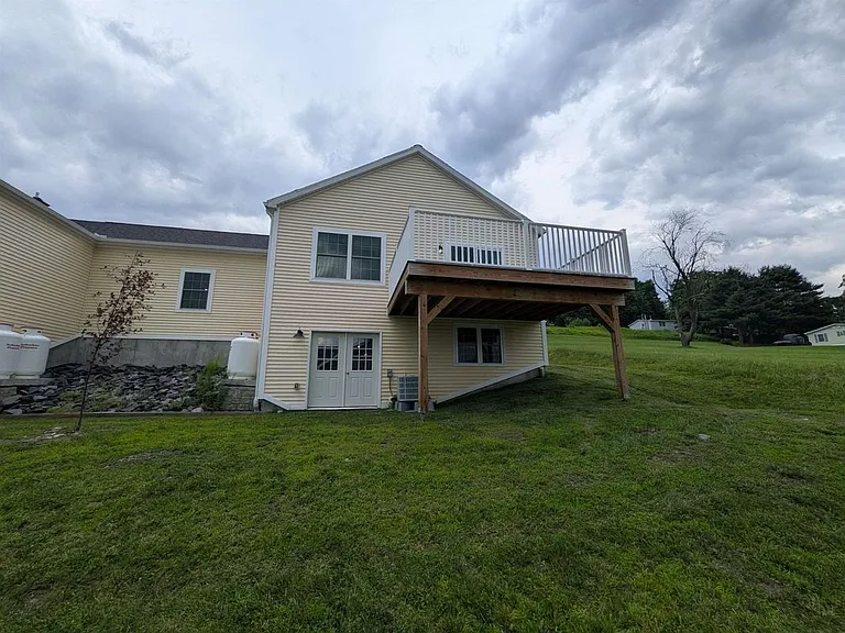 75 Ivan Dr #8 — Photo 18