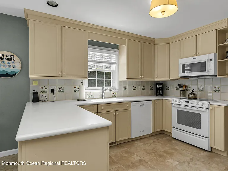 203 Washington Blvd — Photo 11