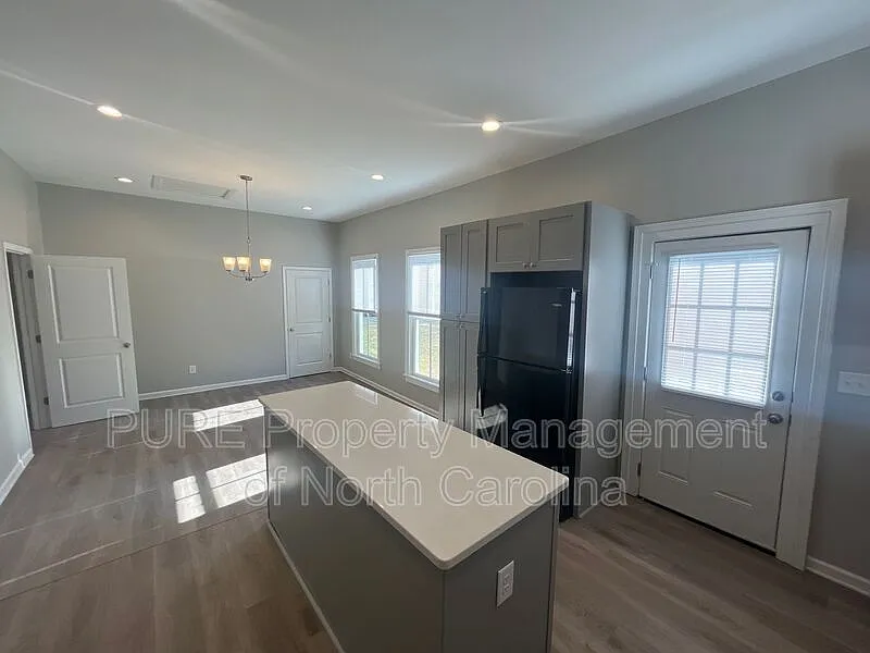3 bed, 2.0 bath, 1745 sqft, $1,449 — Photo 4