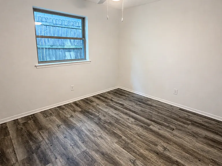 5309 Holly Trl — Photo 16