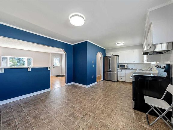 4th image of 629 W Agate Cres SE