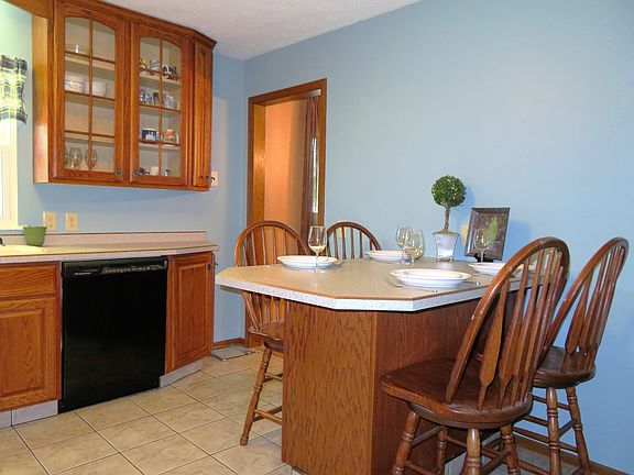 Newer Eat In Kitchen