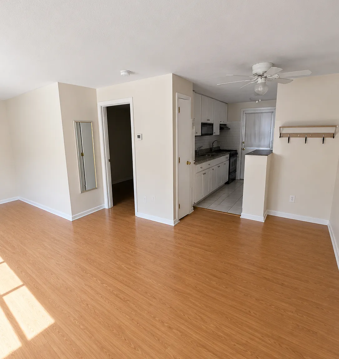 1 bed, 1.0 bath, 700 sqft, $1,950 — Photo 2