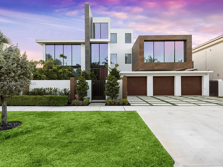 1400 Bayview Dr — Photo 3