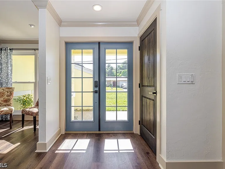2507 Lakeview Dr — Photo 3