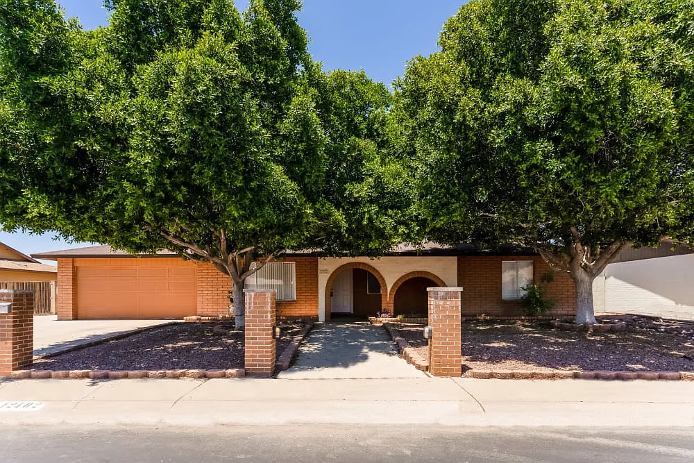 4 bed, 1882 sqft, $1,600 — Photo 1