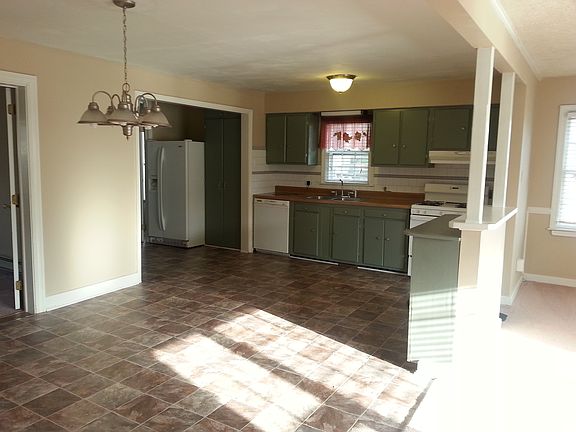 Kitchen and dining area