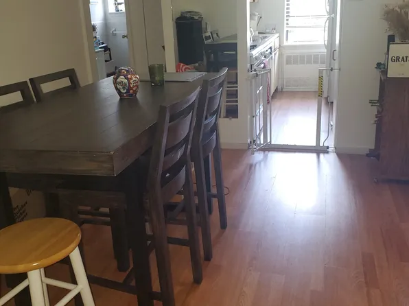 26 Middle Neck Rd, Roslyn, NY