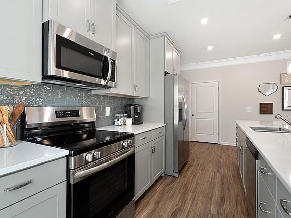 7th image of this home