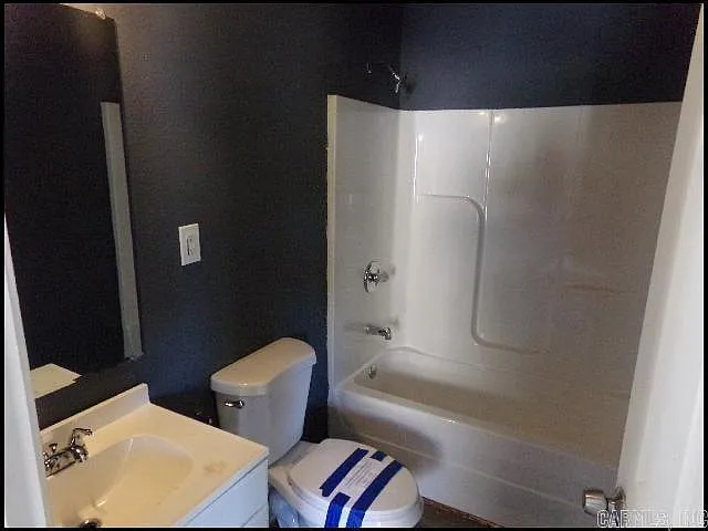 2323 S Spring St — Photo 6