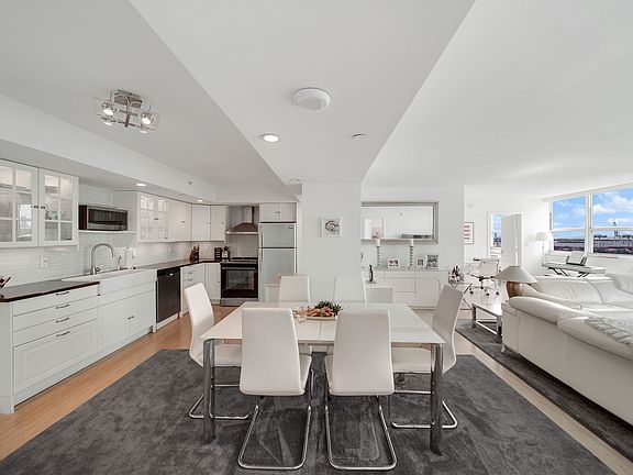5th image of 650 West Ave #7Z