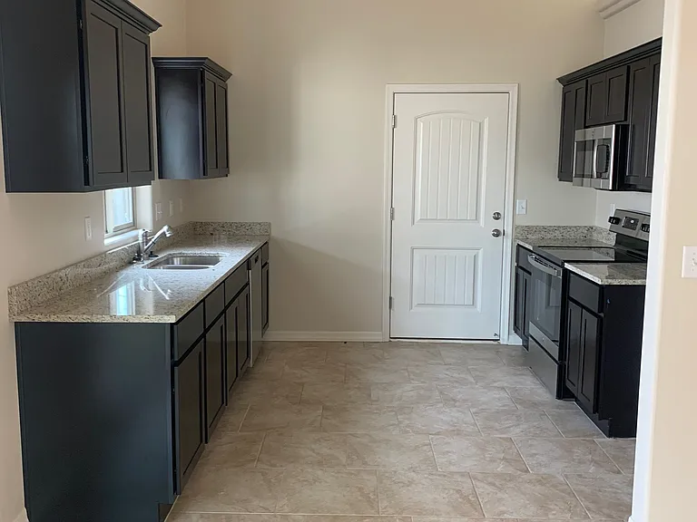 3312 E Farm Crest Ave — Photo 4
