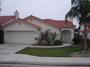 886 Robinson Ave, Clovis, CA 93612