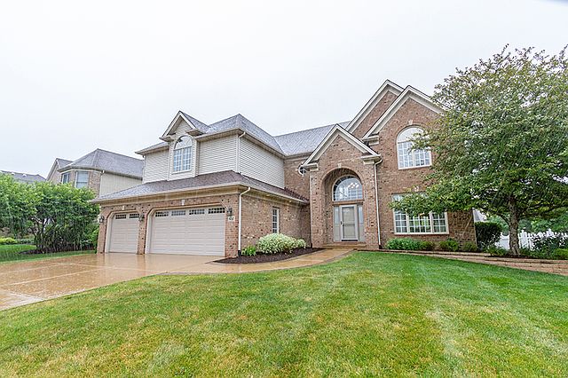 1st image of 641 W Thornwood Dr