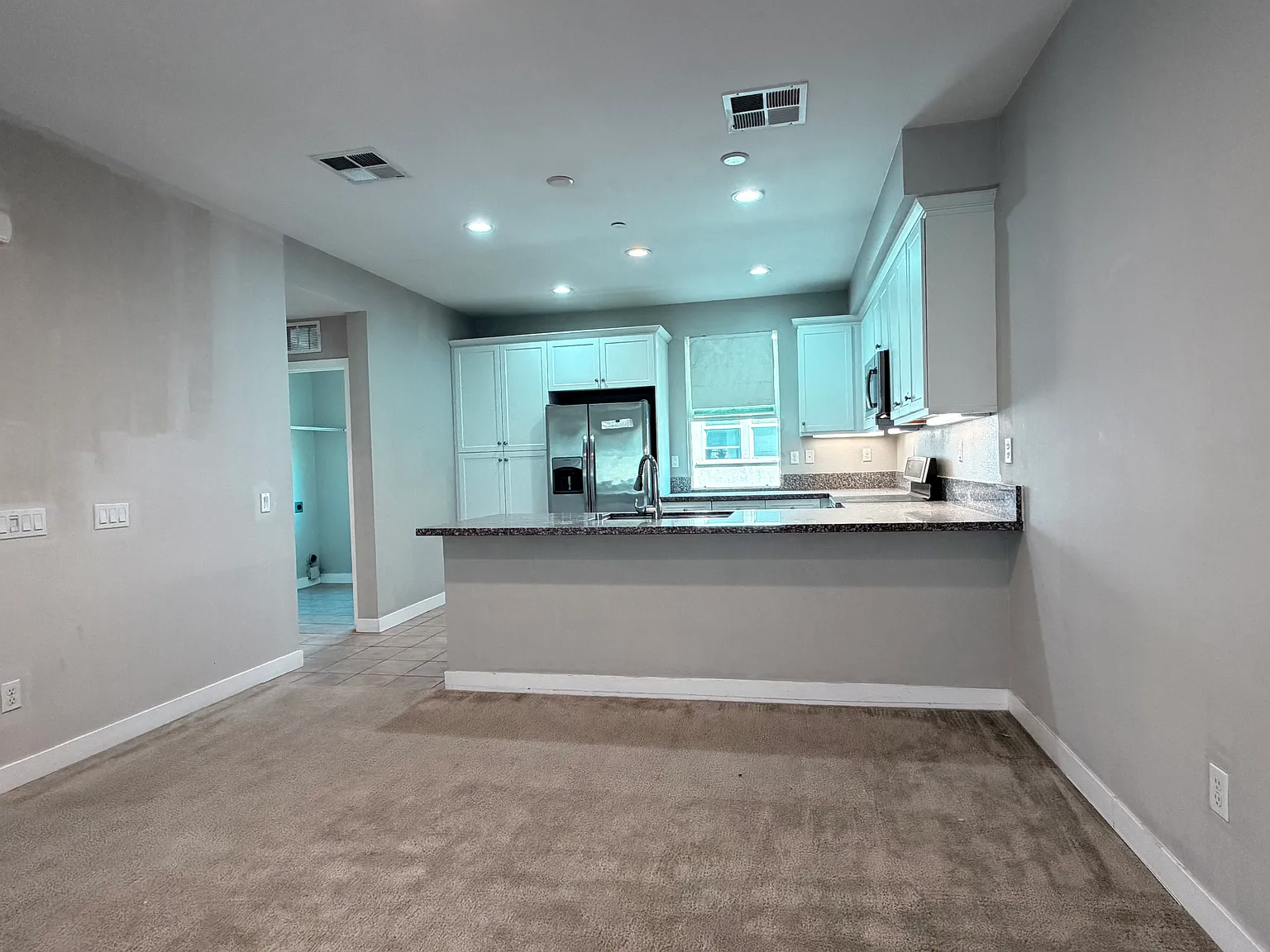 4 bed, 3.5 bath, 1760 sqft, $3,750 — Photo 2