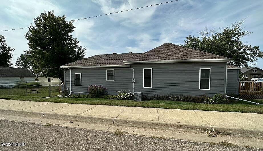 319 E Merrill St, Castlewood, SD 57223 Zillow