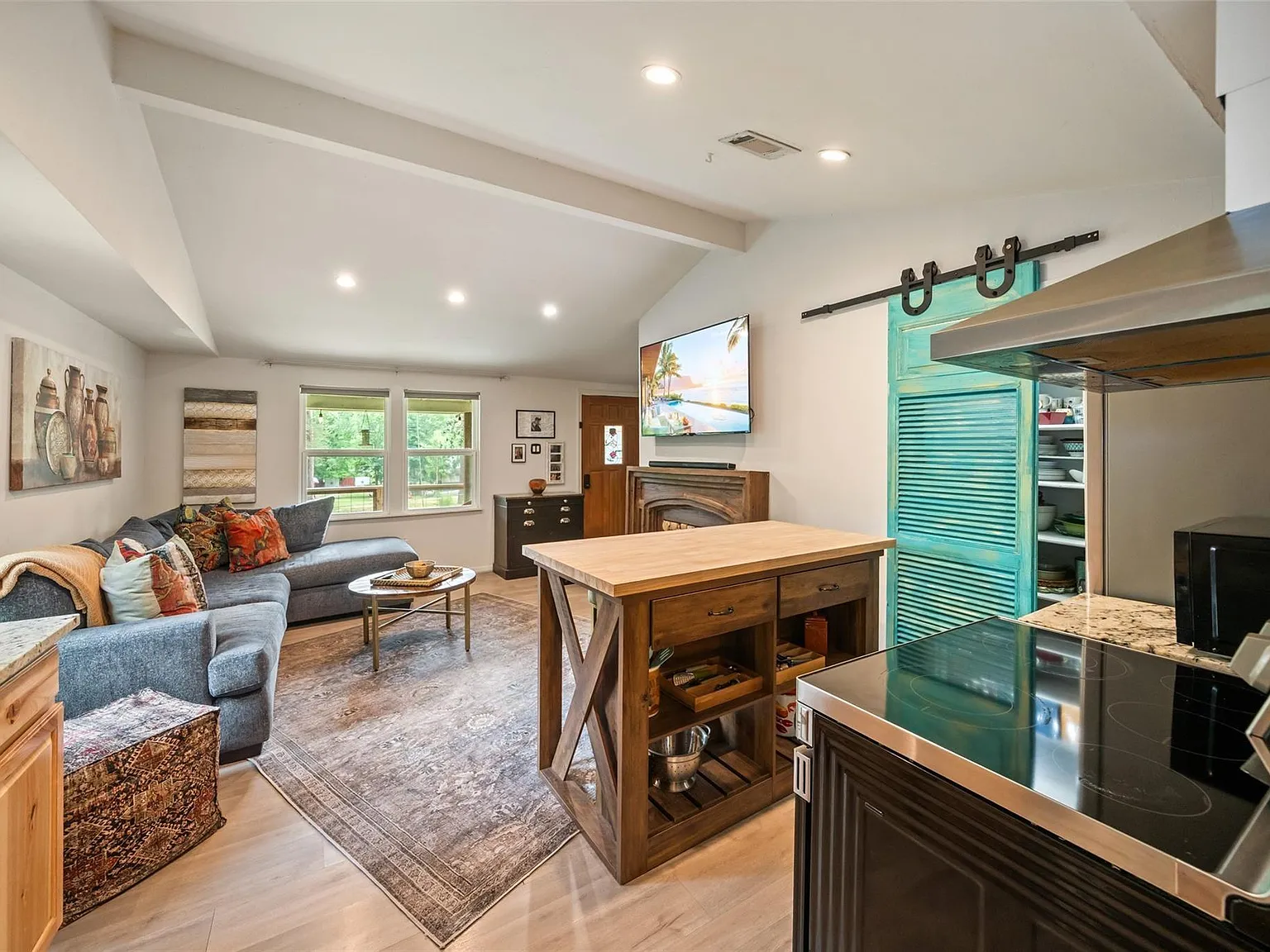 3 bed, 1.0 bath, 1156 sqft, $1,500 — Photo 4