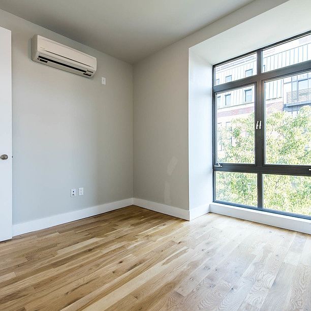 1st image of 185 Leonard St #01DB
