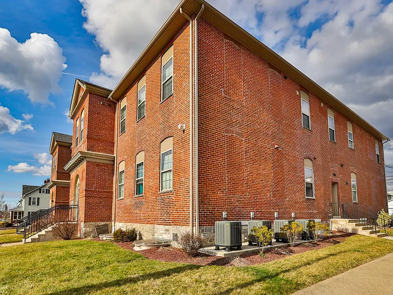 1503 Main St #J — Photo 22